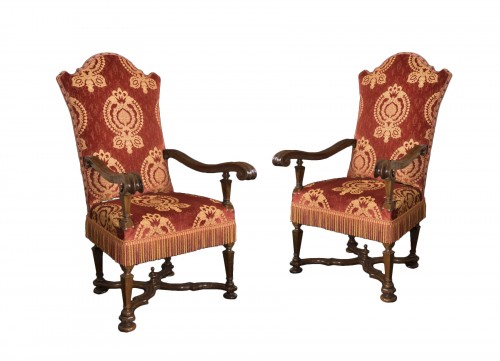 Elegant pair of walnut ceremonial armchairs, Italy, Genoa, 18th century.