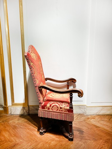 Élégante paire de fauteuils d’apparat en noyer, Italie Gênes XVIIIe siècle - 