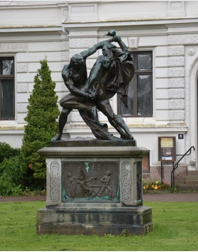 Antiquités - Lutteurs au couteau en  grès  émaillé d’après la Statue de J. P. Molin , Stockholm 1867