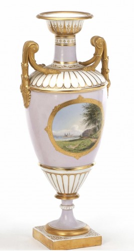 Vase en porcelaine “Vue de Kronborg” Royal Copenhague vers 1870 - Céramiques, Porcelaines Style Restauration - Charles X