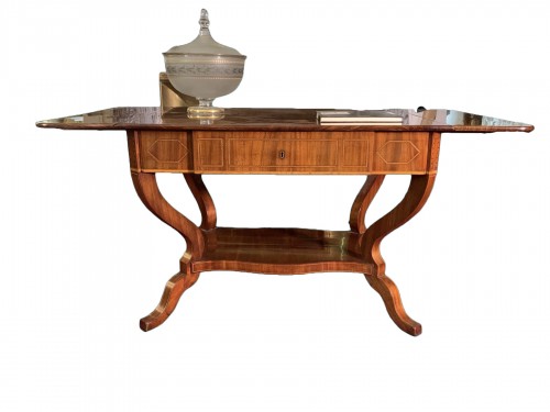 Table à écrire acajou blond, Europe du Nord 1840