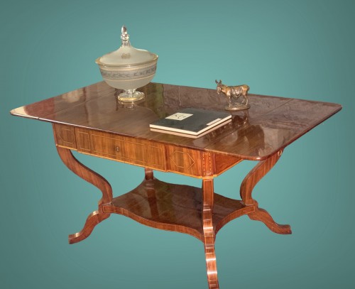 Table à écrire acajou blond, Europe du Nord 1840 - Mobilier Style Restauration - Charles X