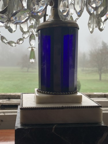Paire de girandoles Gustaviennes à 3 lumières, Fût cristal bleu, Suéde XIXe siècle - Luminaires Style Empire