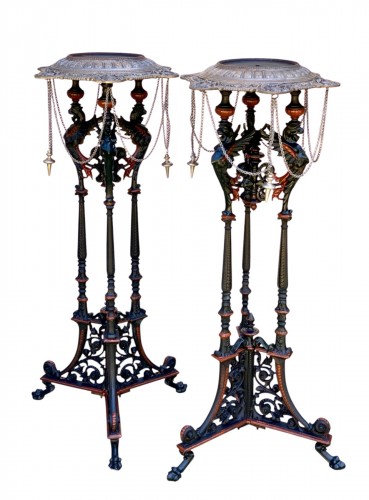 Paire de sellettes en fonte, decor Neo-Pompéien, époque Napoleon III