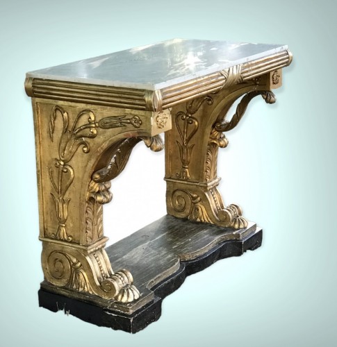 XIXe siècle - Console en bois sculpté et doré , Suède vers 1840