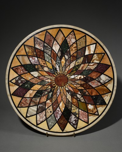 Guéridon en marqueterie de marbre et pierres dures - Mobilier Style 