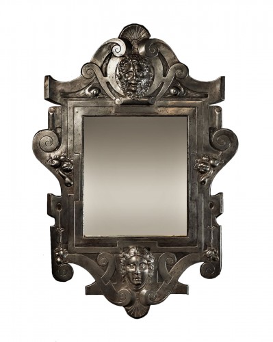 Grotesques mirror 