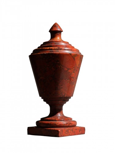 Red Verona marble vase - 19th century