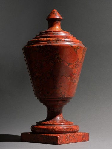 Red Verona marble vase - 19th century - Decorative Objects Style 