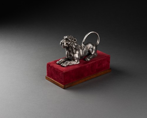 Lion en argent – Allemagne, XVIIe siècle - Objets de Vitrine Style 