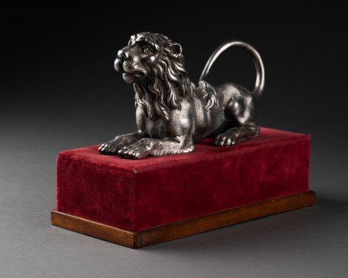 Lion en argent – Allemagne, XVIIe siècle - Galerie Lamy Chabolle