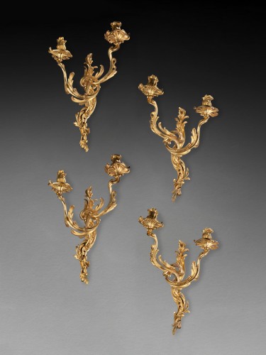 Quatre appliques en bronze doré d'époque Louis XV - Luminaires Style Louis XV