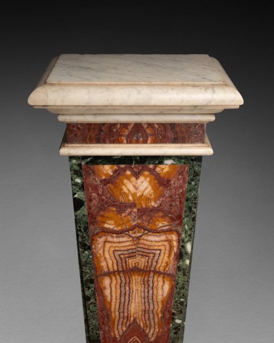 Objet de décoration Colonne Piédestal - Paire de pilastres gainés en marbre et albâtre fleuri