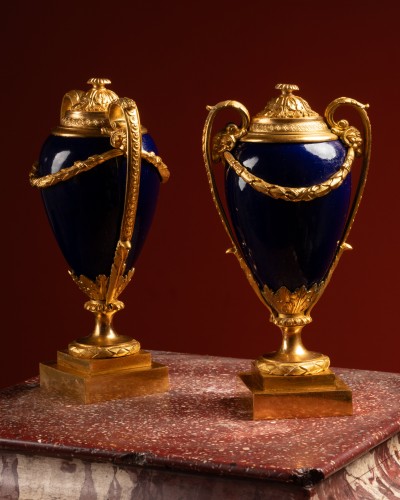 Objet de décoration Cassolettes, coupe et vase - Paire de cassolettes en bronze doré et porcelaine à la manière de Matthew Boulton