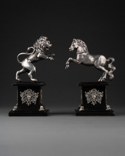 Argenterie et Arts de la table  - Paire de coupes à boire en forme de cheval et de lion en argent, Augsbourg XVIIIe