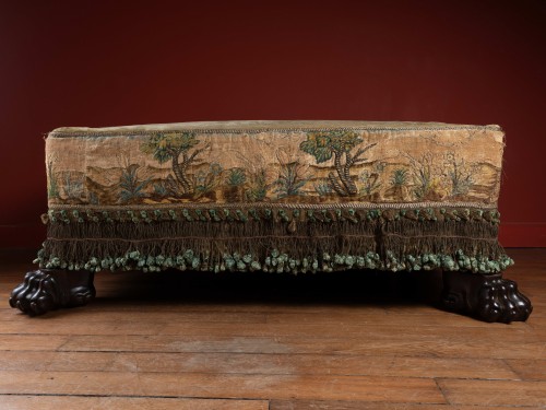 XXe siècle - Table basse banquette avec broderie flamande du XVIIe siècle