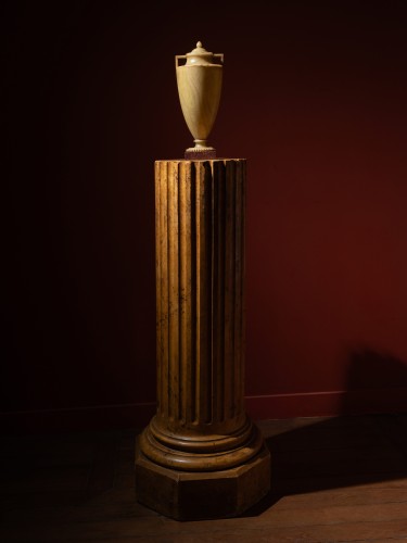 Vase néoclassique en albâtre, début du XIXe siècle - Objet de décoration Style 