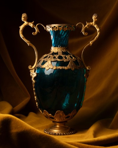 Vase médicéen en verre bleu, cuivre et bronze dorés - Verrerie, Cristallerie Style Renaissance