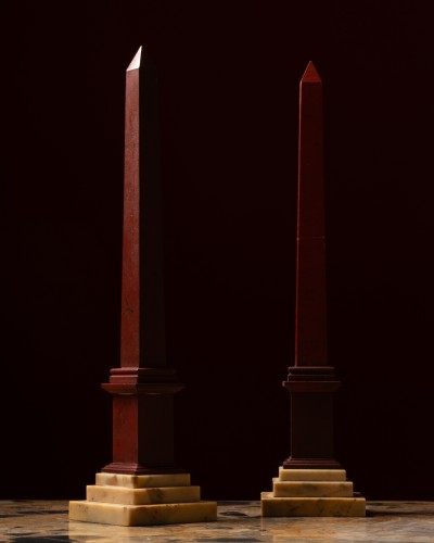 Pair of rosso and giallo antico obelisks reductions - Curiosities Style 