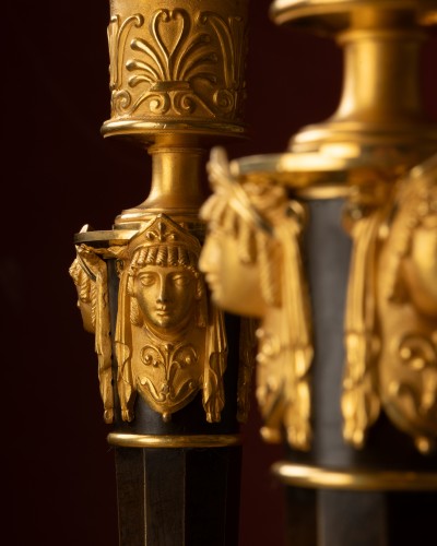 Pair of “claw-foot” candlesticks with antique masks, attr. to Claude Galle - 