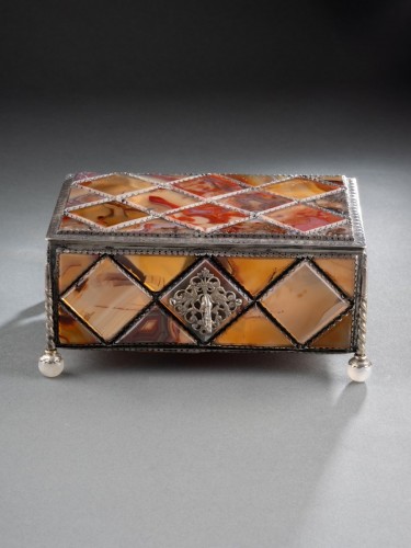 Objects of Vertu  - South German silver-mounted agate casket