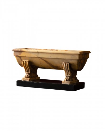 Small-scale reproduction of an ancient labrum