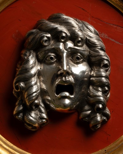 Sculpture  - Trois tondi en argent massif sur fond de jaspe rouge