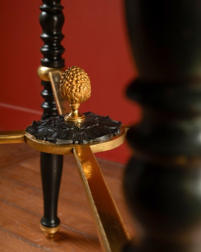 Guéridon avec plateau d’échantillons de marbres, porphyres et pierres semi-précieuses - Mobilier Style 