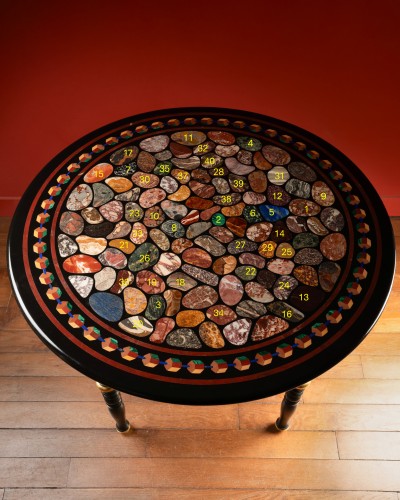 Mobilier Table & Guéridon - Guéridon avec plateau d’échantillons de marbres, porphyres et pierres semi-précieuses