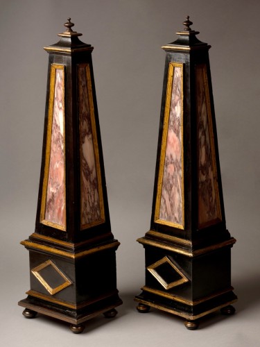 Obelisks in blackened wood and Portasanta marble - Decorative Objects Style 