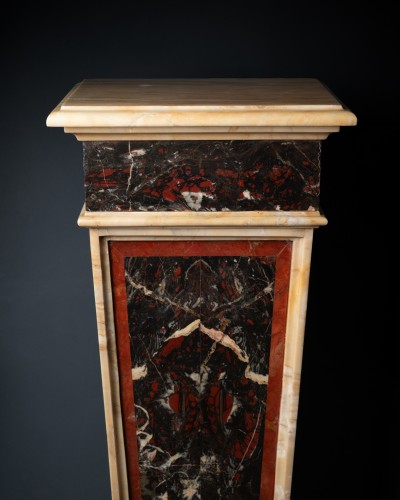Objet de décoration Colonne Piédestal - Gaine en plaquage de marbres noirs et rouges