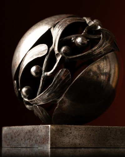 Objet de décoration  - Paire de presse-papier « Boule de gui », signés Edgar Brandt