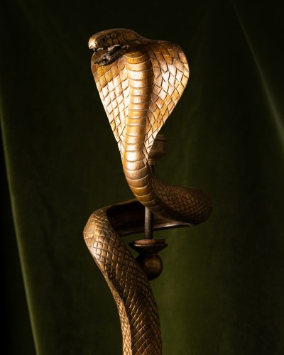 Grande lampe « Cobra », d’un modèle d’Edgar Brandt - Luminaires Style Art Déco