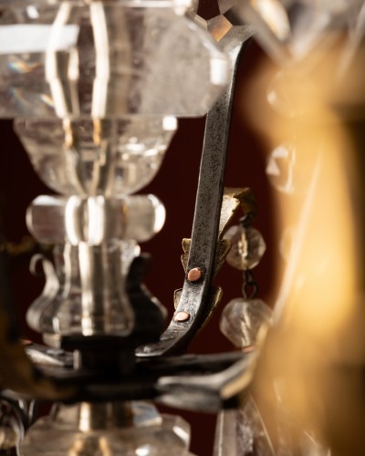 A Six-light chandelier in hammered iron and gilt bronze - Lighting Style 