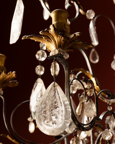 A Six-light chandelier in hammered iron and gilt bronze - 