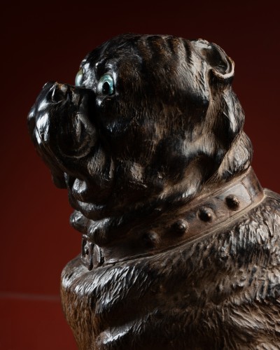 Bouledogue en terre-cuite polychrome et sulfure - Sculpture Style 