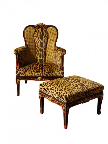 Fauteuil-bergère sinisant et son tabouret, ca. 1900