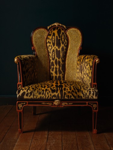 Fauteuil-bergère sinisant et son tabouret, ca. 1900 - Galerie Lamy Chabolle