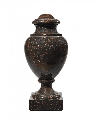 Sweden porphyry vase, 19th century 