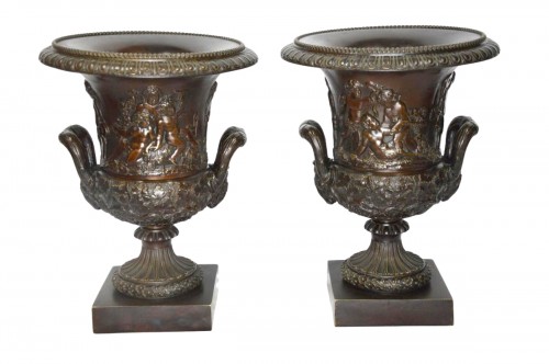 Paire de vases Médicis en bronze
