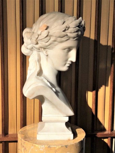 Sculpture  - Bust of Fame - marble early 19th century  