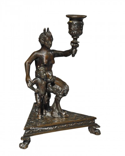 Bougeoir représentant une femme satyre et son enfant d'après Severo da Ravenna - 