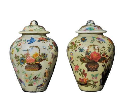 Pair of covered potiches with chinese decor - Early 19th Century