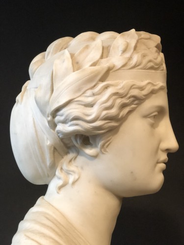 Buste en marbre représentant la muse Uranie - fin XIXe siècle - Sculpture Style Napoléon III