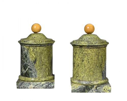 Paire de pots couverts en marbre – XIXe siècle