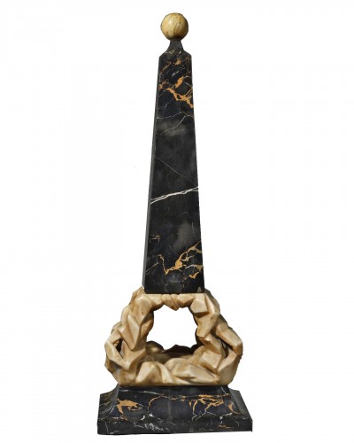 Obelisk on an openwork rocaille base - 20th century