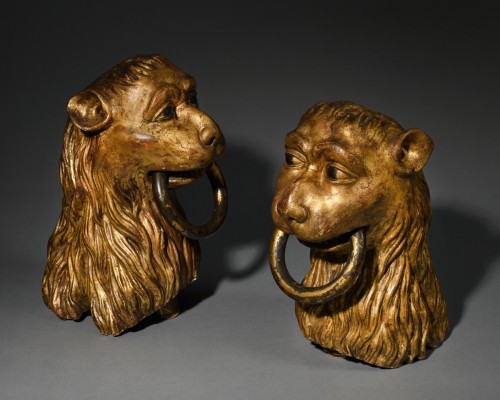 Paire de têtes de lion en bois doré - XVIIIe siècle - Sculpture Style 