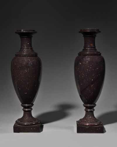 Paire de vases fuseau en porphyre de Blyberg – XIXe siècle - Objet de décoration Style 