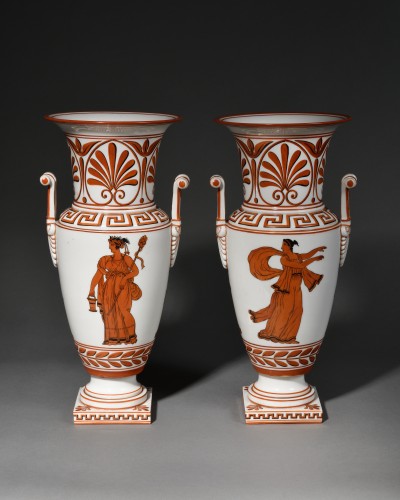 House Julienne - Pair of neo-etruscan vases - Porcelain & Faience Style 