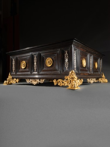 Mobilier  - Coffre italien - vers 1830